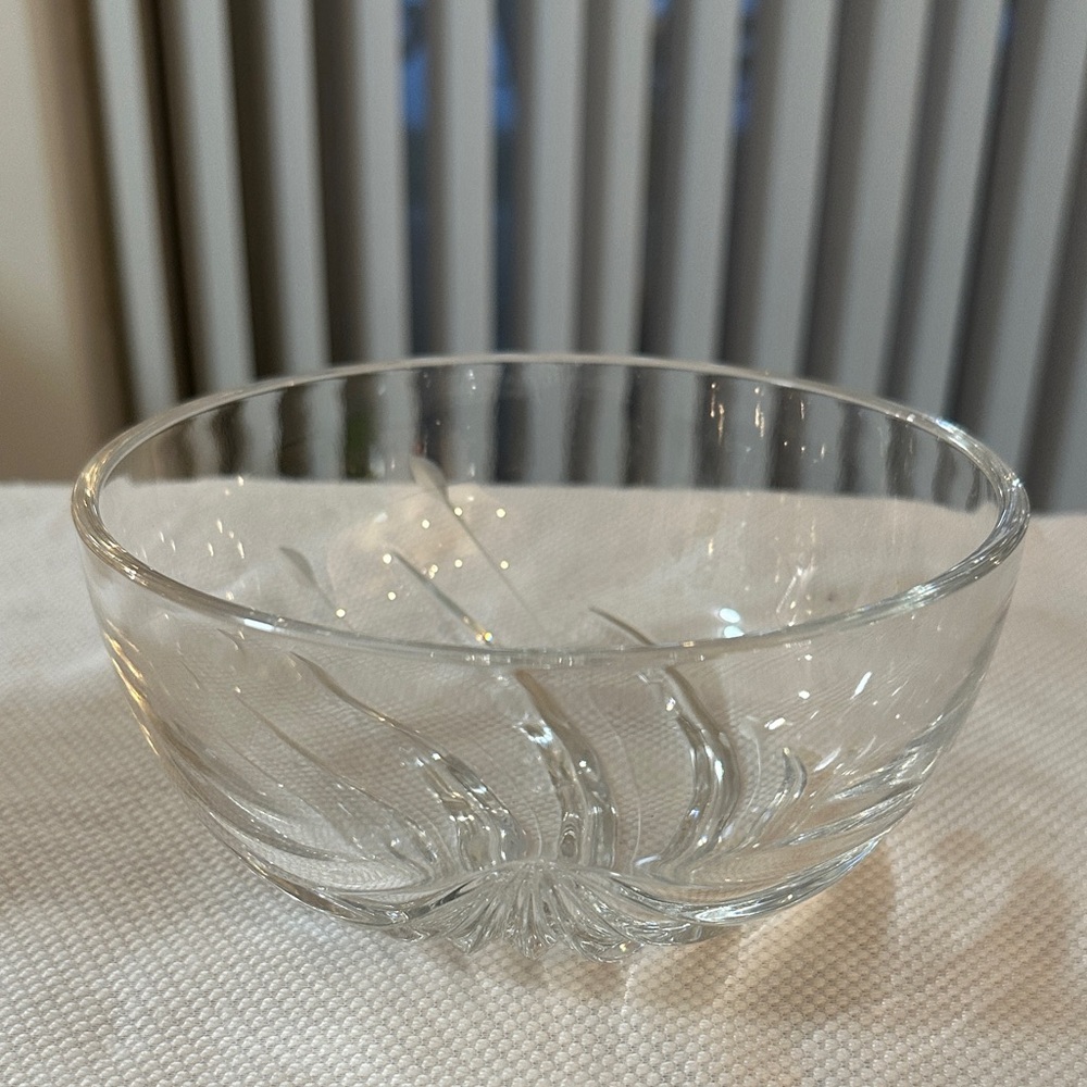 VNT Elegant Swirl Clear Glass Bowl
